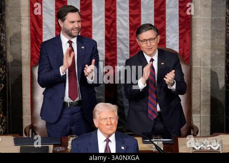 Washington, États-Unis. 04 mars 2025. Le président AMÉRICAIN Donald Trump s’adresse à une session conjointe du Congrès au Capitole à Washington le 4 mars 2025. Photo de Yuri Gripas/ABACAPRESS. COM Credit : Abaca Press/Alamy Live News Banque D'Images