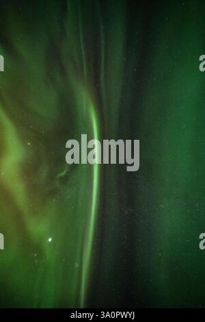 Nordlichter (Aurora Borealis) über dem Brúarfoss Wasserfall, ein verstecktes Naturjuwel in der Landschaft Westislands, entlang der Golden Circle route in der Nacht von 16.02.2025. auf 17.02.2025. // aurores boréales (aurores boréales) sur la cascade de Brúarfoss, un joyau naturel caché dans le paysage de l'ouest de l'Islande, le long de la route du cercle d'Or dans la nuit du 16.02.2025. au 17.02.2025. - 20250216 PD32197 crédit : APA-PictureDesk/Alamy Live News Banque D'Images