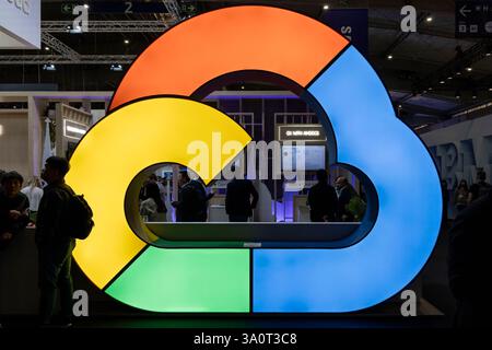 Hospitalet de Llobregat, Barcelone, Espagne. 5 mars 2025. Un logo Google Cloud est illuminé sur le stand Google du Mobile World Congress 2025 le 5 mars 2025 à Barcelone, en Espagne. Crédit : Javier Borrego Ramos/ZUMA Press Wire/ZUMA Wire/Alamy Live News Banque D'Images