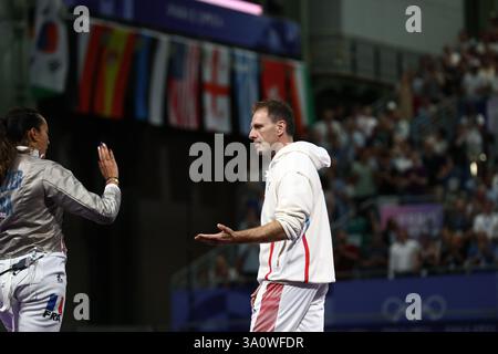 29 juillet 2024 - Paris, France : Matthieu Gourdain réagit à Sara Balzer de France battant Olga Kharlan d'Ukraine dans le Sabre indivi des femmes d'escrime Banque D'Images