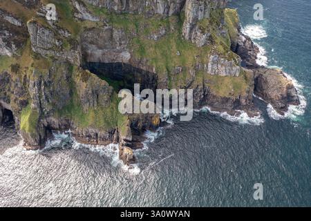 Vue aérienne des falaises de Horn Head au Wild atlantic Way à Donegal - Irlande Banque D'Images