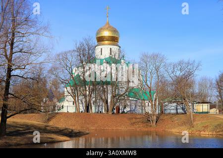 Russie, Petersbourg, 19 avril 2020, cathédrale Feodorovsky Gosudarev dans la ville de Pouchkine au début du printemps pendant la quarantaine en raison de la couronne Banque D'Images
