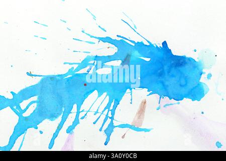 Explorez cette éclaboussure bleue éclatante d'aquarelle, mettant en valeur le mouvement dynamique et le flair artistique, parfait pour les arrière-plans et les projets de design. Banque D'Images