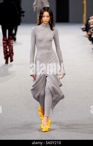 Paris, Frankreich. 05 mars 2025. Piste BALMAIN automne-hiver 2025 pendant la semaine de la mode de Paris le 2025 mars - Paris, France 05/03/2025 crédit : dpa/Alamy Live News Banque D'Images