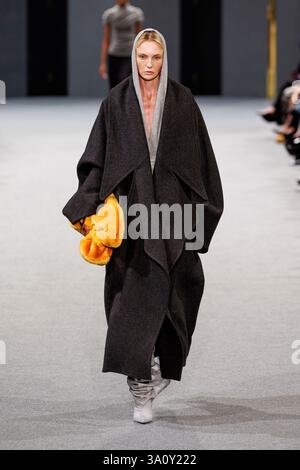 Paris, Frankreich. 05 mars 2025. Piste BALMAIN automne-hiver 2025 pendant la semaine de la mode de Paris le 2025 mars - Paris, France 05/03/2025 crédit : dpa/Alamy Live News Banque D'Images