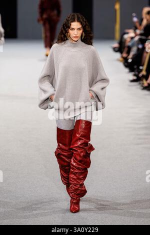 Paris, Frankreich. 05 mars 2025. Piste BALMAIN automne-hiver 2025 pendant la semaine de la mode de Paris le 2025 mars - Paris, France 05/03/2025 crédit : dpa/Alamy Live News Banque D'Images