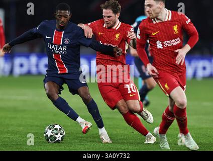 Paris, France. 5 mars 2025. Ousmane Dembele (G) du Paris Saint-Germain participe à la manche de la Ligue des Champions de l'UEFA du 16e match de 1ère manche entre le Paris Saint-Germain (PSG) et le Liverpool FC au stade du Parc des Princes à Paris, France, le 5 mars 2025. Crédit : Gao Jing/Xinhua/Alamy Live News Banque D'Images