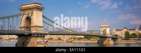 Vue panoramique du pont des chaînes sur le Danube, bannière web Budapest, Hongrie Banque D'Images