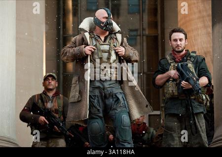 Le Chevalier noir se lève Tom Hardy comme Bane Batman Banque D'Images