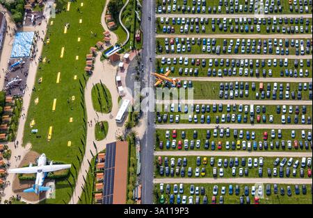 Vue aérienne, parc d'attractions paradis de jeu Irrland, parkings, avions peints, Twisteden, Kevelaer, Rhin inférieur, Rhénanie du Nord-Westphalie, Allemagne Banque D'Images