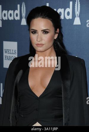 Demi Lovato honoré arrivant à la 27e cérémonie annuelle des GLAAD Media Awards au Beverly Hilton Hotel le 2 avril 2016 à Beverly Hills, Californie Banque D'Images