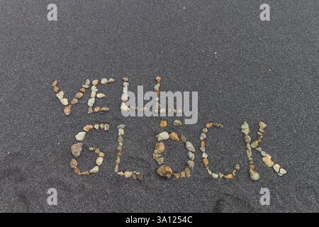 Islande – « bonne chance » écrit dans Sand on the Ground Banque D'Images