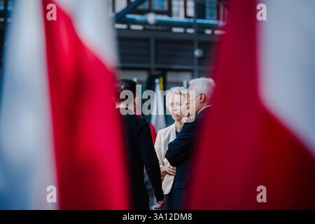 BRUXELLES, BELGIQUE - 06 MARS 2025. Le président ukrainien de gauche à droite Volodymyr Zelensky, la présidente de la Commission européenne Ursula von der Leyen et le président du Conseil de l'UE Antonio Costa arrivent à la réunion extraordinaire du Conseil européen à Bruxelles, Belgique, le 6 mars 2025. Les dirigeants de l'UE se réunissent pour un sommet spécial afin de discuter du soutien continu à l'Ukraine et de renforcer la défense européenne. Crédit : Morfo SAVVA | Alamy Live News. Banque D'Images