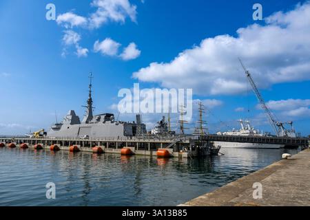 France, Finistère, Brest, l'arsenal, le Rade-abri de la base navale portuaire militaire de la Marine nationale Banque D'Images