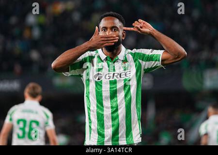 Cedric Bakambu (Real Betis) célèbre un but lors d'un match de l'UEFA Conference League entre Real Betis et Vitoria SC, à Benito Villamarin le 6 mars 2 Banque D'Images