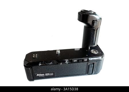 Nikon MD11 Motor Drive pour appareils photo FE et FM 35mm sur fond blanc. Banque D'Images