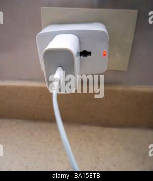Câble USB-C et adaptateur secteur Banque D'Images
