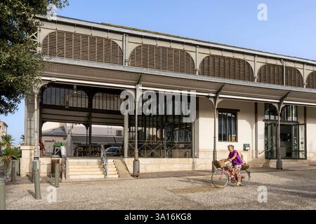 France, Charente maritime, Saintonge, le marché couvert du centre-ville de Marennes Banque D'Images