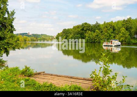 France, Yonne, Saint Julien du Sault, les rives de l'Yonne Banque D'Images