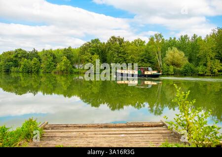 France, Yonne, Saint Julien du Sault, les rives de l'Yonne Banque D'Images