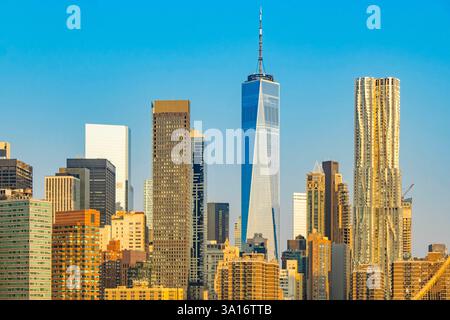 États-Unis, État de New York, New York City, Manhattan, lever du soleil sur Lower Manhattan Banque D'Images
