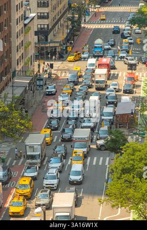 États-Unis, État de New York, New York City, Manhattan, trafic sur la 59e rue Banque D'Images
