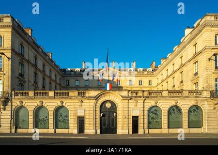 France, Paris, Quai Anatole France, Caisse des dépôts Banque D'Images