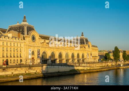 France, Paris, zone classée au patrimoine mondial de l'UNESCO, les bords de Seine, le musée d'Orsay Banque D'Images