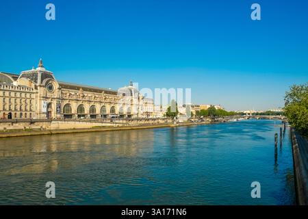 France, Paris, zone classée au patrimoine mondial de l'UNESCO, les bords de Seine, le musée d'Orsay Banque D'Images