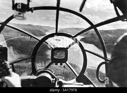 Vue depuis le cockpit d'un He 111 du Langfjord près de Kirkenes en Norvège. Photo : Römmler. [traduction automatique] Banque D'Images
