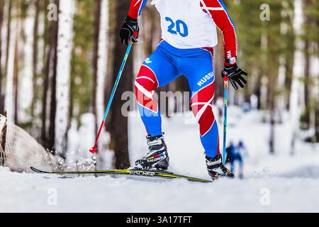 Kyshtym, Russie - 26 mars 2016 : skieur jambes athlète participant à une course de ski Banque D'Images