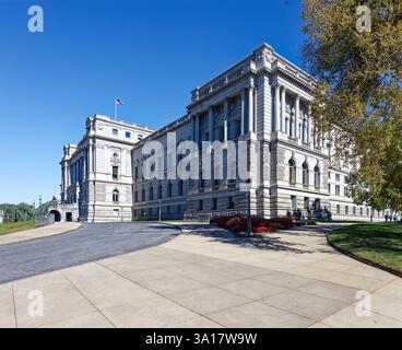 Bibliothèque du Congrès Thomas Jefferson Building, coin sud-ouest, un dimanche ensoleillé à l'automne. Banque D'Images