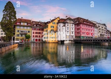 Lucerne, Suisse sur la rivière Reuss. Banque D'Images