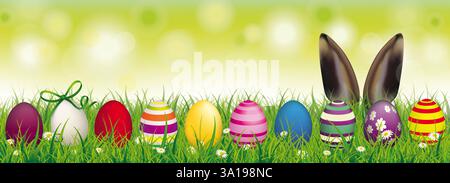 Fleurs blanches dans l'herbe avec des œufs de Pâques colorés et les oreilles du lièvre sur l'arrière-plan flou. Banque D'Images