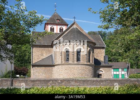 Centre du village Odenthal avec église paroissiale et vieux bâtiments, Bergisches Land, Allemagne Banque D'Images