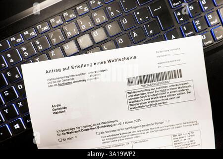 Notification officielle d'élection avec demande de carte de vote pour l'élection du Bundestag, Allemagne Banque D'Images
