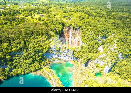 Plus grande cascade des lacs de Plitvice vue aérienne du parc national, vue panoramique, Croatie Banque D'Images