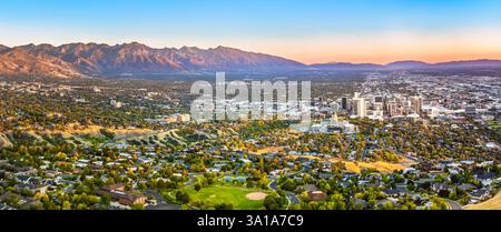 Panorama des gratte-ciel de Salt Lake City au coucher du soleil Banque D'Images