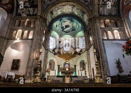 Église romane d'Aposteln - vue intérieure, Rhénanie du Nord-Westphalie, Allemagne, Cologne Banque D'Images