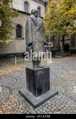 Konrad Adenauer Monument at produit Aposteln, Rhénanie du Nord-Westphalie, Allemagne Banque D'Images