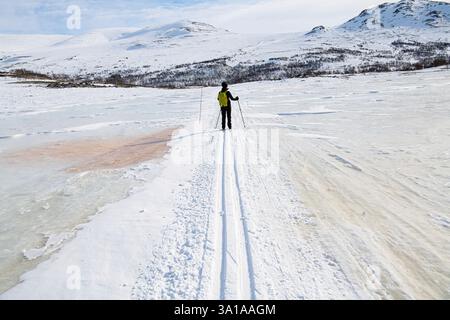 Dehors et à propos dans un paysage hivernal fantastique - ski tour Norvège Banque D'Images
