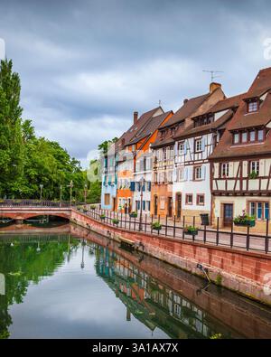 Colmar, petite Venise, maisons traditionnelles à colombages et canal. Région Alsace, France. Banque D'Images