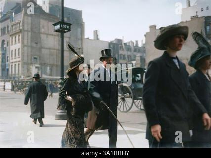 Austen Gray & amp ; épouse, 1913 ans. Montre Austen Gray et sa femme Alice Monroe Burnham, le jour de Pâques, New York. (Impression colorée en noir et blanc). Banque D'Images