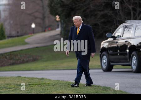 Washington, États-Unis. 07 mars 2025. Le président des États-Unis Donald J Trump quitte la Maison Blanche à Washington, DC, pour un week-end en Floride, le 7 mars 2025. Crédit : Chris Kleponis/CNP crédit : Abaca Press/Alamy Live News Banque D'Images
