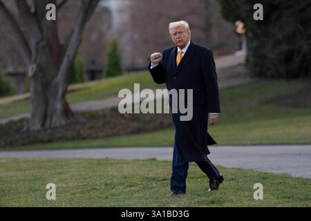 Washington, États-Unis. 07 mars 2025. Le président des États-Unis Donald J Trump quitte la Maison Blanche à Washington, DC, pour un week-end en Floride, le 7 mars 2025. Crédit : Chris Kleponis/CNP crédit : Abaca Press/Alamy Live News Banque D'Images