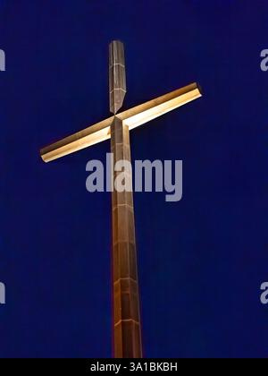 La Grande Croix, au Sanctuaire de notre-Dame de la Leche allumé la nuit à St Augustine Floride USA Banque D'Images