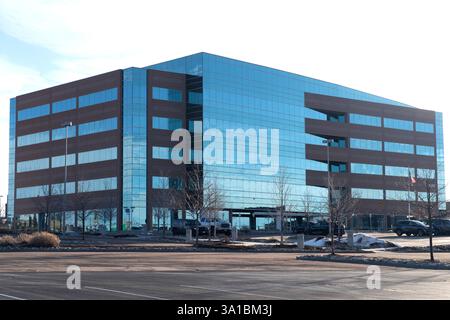Nouvel immeuble de bureaux commerciaux dans le parc d'activités Interquest, Northern Colorado Springs, Colorado. Banque D'Images
