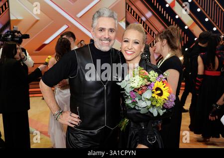Roland Trettl mit Kathrin Menzinger in der zweiten Live-Show der 18. Staffel der RTL-Tanzshow Let s Dance im MMC Coloneum. Köln, 07.03.2025 *** Roland Trettl avec Kathrin Menzinger dans le deuxième spectacle live de la 18e saison du spectacle RTL Let s Dance au MMC Coloneum Cologne, 07 03 2025 Foto:XR.xSchmiegeltx/xFuturexImagex dance0703 5559 Banque D'Images