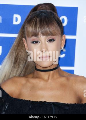 (FILE) Ariana Grande Butera n'a pas remporté l'Oscar pour sa nomination au rôle secondaire dans 'Wicked' lors de la 97e cérémonie annuelle des Academy Awards le dimanche 2 mars 2025. MANHATTAN, NEW YORK, États-Unis - AOÛT 28 : la chanteuse, compositrice et actrice américaine Ariana Grande Butera portant un costume Alexander Wang arrive aux MTV Video Music Awards 2016 qui se tiennent au Madison Square Garden le 28 août 2016 à Manhattan, New York, États-Unis. (Photo de Xavier Collin/image Press Agency) Banque D'Images