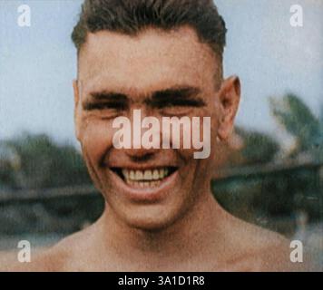Jack Dempsey Grimacing pour The Camera, 1921. De "Time to Remember - The Time When Little Happen", 1921 (bobine 3) ; événements de 1921 - traité irlandais, cascades folles et journaux au travail. (Photo colorée en noir et blanc) Banque D'Images